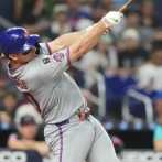Alonso y Holmes conducen a los Mets y vencen a Marlins para seguir en la lucha por comodín