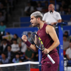 Carlos Alcaraz arrolla a Nakashima, iguala su récord de triunfos y sella su 9na semifinal