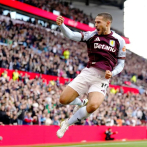 Aston Villa consigue su primer triunfo en la Liga Premier al superar 3-1 al Fulham