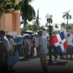 ¡Estamos hartos de promesas!” Psicólogos y pilotos protestan en Palacio Nacional