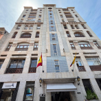 En Cartagena de Indias: Un edificio se eleva modernista entre estilos coloniales