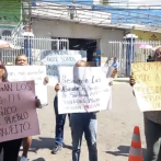 Pacientes protestan frente al Oncológico del Cibao