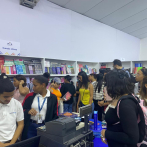 Feria del Libro: Jóvenes eligen los libros para “escapar de la realidad”