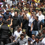 Presidente de Ecuador sale ileso de ataque a balazos a su caravana