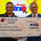 LEIDSA entrega cheque a mecánico ganador de 25 millones con el Súper Kino TV