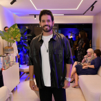 Manny Cruz tiene primer disco de oro por “La puerta del cielo”, colaboración con Anthony Santos