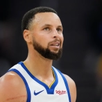 Curry encesta 42, Warriors vencen a Nuggets en prórroga a pesar de los 50 de Gordon