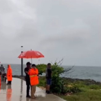 Acompañantes de adolescente desparecido afirman fue arrastrado por aguas del mar Caribe