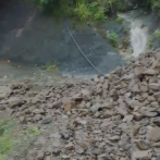 Derrumbe de piedras en carretera impide transporte de productos agrícolas en Ocoa