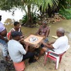 En el Túnel desafían el mal tiempo con juego de dominó