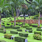 Familias conmemoran el día de los difuntos