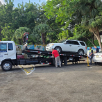 En Santiago sacan de vías vehículos mal estacionados