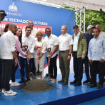 Ministro Kelvin Cruz inicia construcción multiuso Club Los Caribe en Sabana Perdida