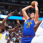 Nuggets dominan a Warriors carentes de Curry por 129-104; Jokic roza el triple-doble