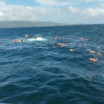 Rescatan a 55 personas tras naufragio de embarcación en la bahía de Samaná
