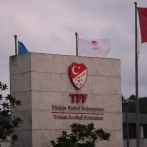 Turquía impone sanciones temporales a 102 jugadores de fútbol por escándalo de apuestas