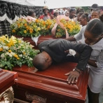 Ciudad del sur de Haití llora a quienes murieron por el impacto del huracán Melissa