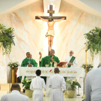 Monseñor Carlos Morel Diplán oficia primera misa en parroquia de Arroyo Hondo