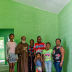 Fundación Futuro Cierto entrega casas a familias de Elías Piña