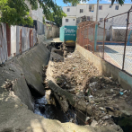 Un centenar de viviendas afectadas por desbordamiento de cañada en sector Barrio Obrero, Santiago