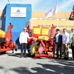 Abinader entrega maquinarias para reducir la mano de obra extrajera en el campo