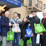 Bartolo Colón entrega pavos a deportistas en New York