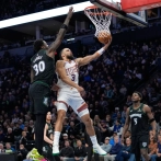 Los Suns y los Spurs ganan previo a los cuartos de final de la Copa NBA