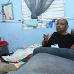 Un edema genital mantiene postrado a Joan Manuel Batista, quien clama por ayuda