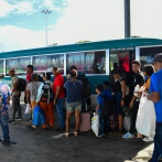 Las mochilas, maletas y sonrisas abundan en las distintas paradas del Gran Santo Domingo