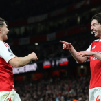 El Arsenal supera al Brighton y mantiene el primer lugar en la Liga Premier