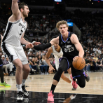 Lauri Markkanen anota 29 y el Jazz detiene racha de 8 triunfos de los Spurs