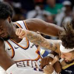 Mark Williams y José Alvarado se van a los puños en el partido entre Suns y Pelicans