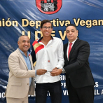 Tenista Enmanuel Muñoz es premiado por la Unión Deportiva de La Vega