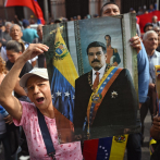 Chavistas protestan en las calles de Venezuela por la caída de Maduro y los opositores en silencio