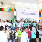 Sonrisas a cambio de plástico en el Distrito Nacional