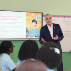 Abinader imparte clases de Moral, Cívica y Ética Ciudadana a estudiantes de quinto grado