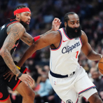 Los 31 puntos y 10 rebotes de Harden lideran a los Clippers sobre los Raptors por 121-117
