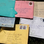 Escribir cartas está resurgiendo a medida que las personas buscan descanso de las pantallas