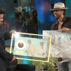 Romeo Santos admite que baila “pésimo” durante su visita a 'La Revuelta', junto a Prince Royce