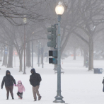 Tormenta de nieve deja más de 700,000 hogares sin electricidad en EEUU