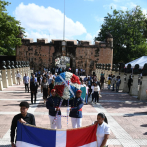 Entidades depositan ofrendas de Flores en el Altar de la Patria