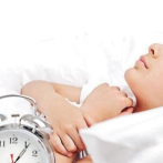 ¿Es normal que jóvenes y niños se levanten frecuentemente durante la noche a orinar?