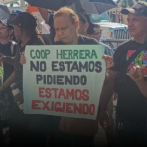 Socios de la Cooperativa de Herrera protestan frente al Palacio Nacional por fondos perdidos
