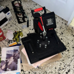 Agentes de Migración ocupan equipos que usaban para falsificar documentos