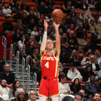 Los Lakers traspasan a Gabe Vincent a los Hawks a cambio de Luke Kennard