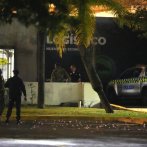 Joven cae al vacío desde plaza comercial