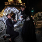 Cómo en las películas: pedidas de mano conquistan la ciudad del amor