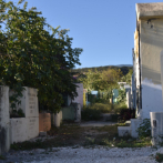Cementerios de Barahona en abandono y deterioro