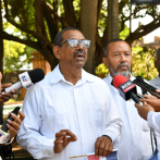 Exigen respeto a la ley y salarios dignos durante ofrenda floral por el mes de la Patria