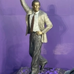 Los Lakers homenajean al legendario Pat Riley con una estatua